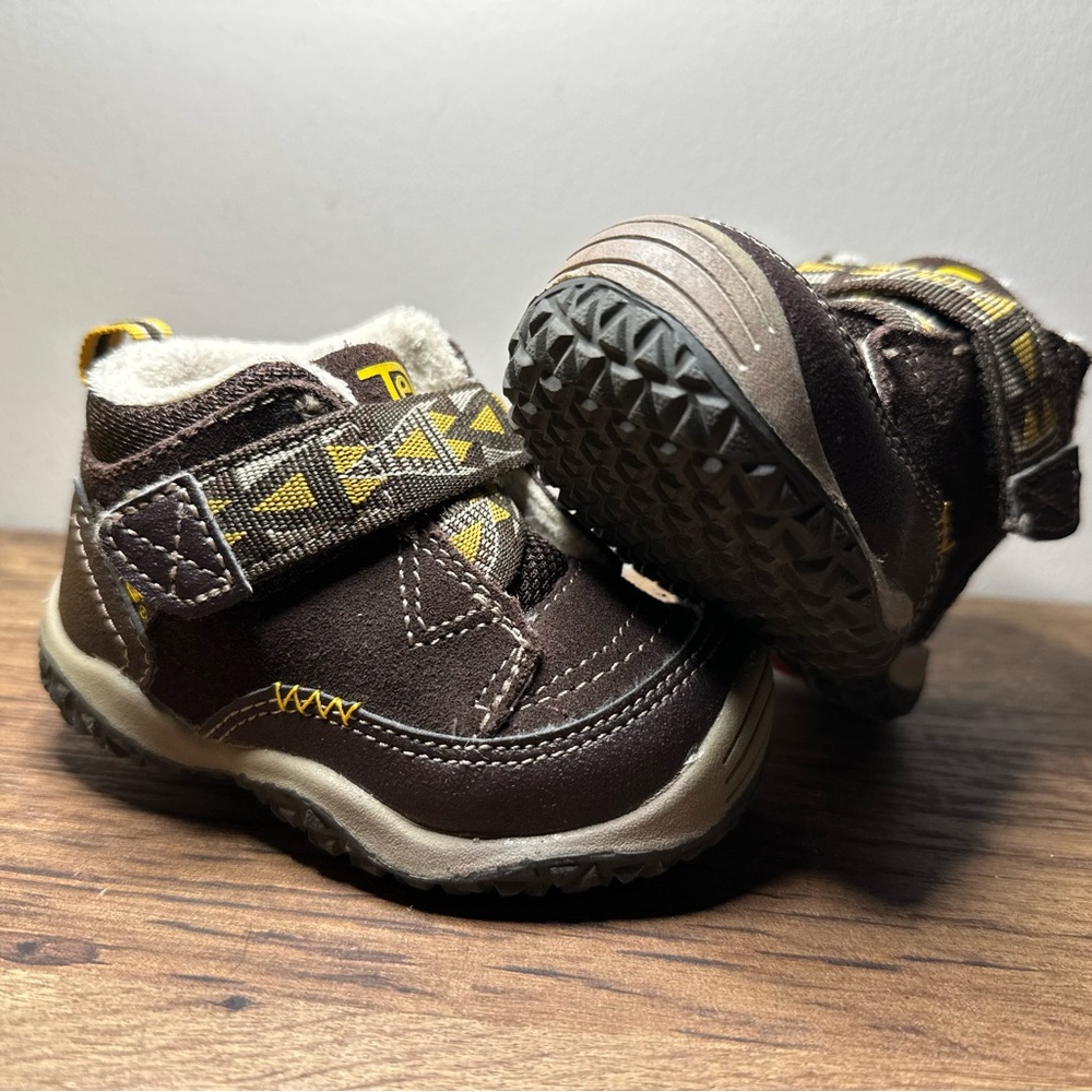 TEVA NATOMA, FLEECE LINED, BROWN LEATHER BOOTS- BABY/TODDLER SIZE 4